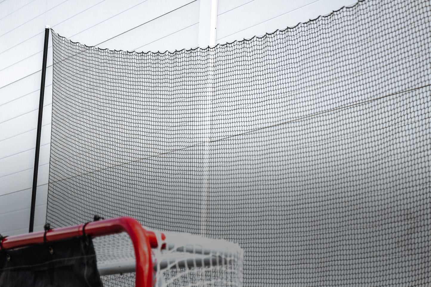 UNITE Ochranný systém pre hokej – Kompletný backstop s rámom, stĺpmi & sieťou